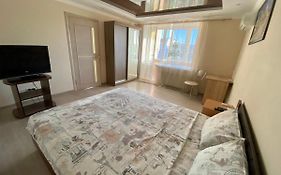 Apartment On Khreshchatyk 200 Center